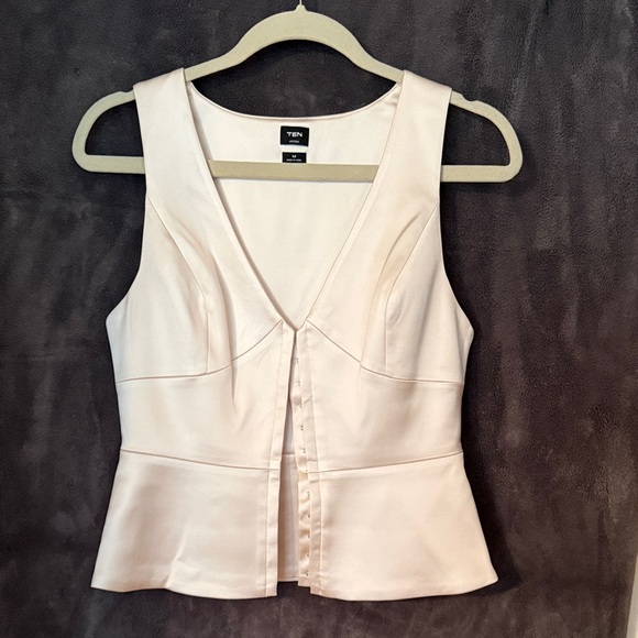 Aritzia Tops - Aritzia Cream Sleeveless Blouse